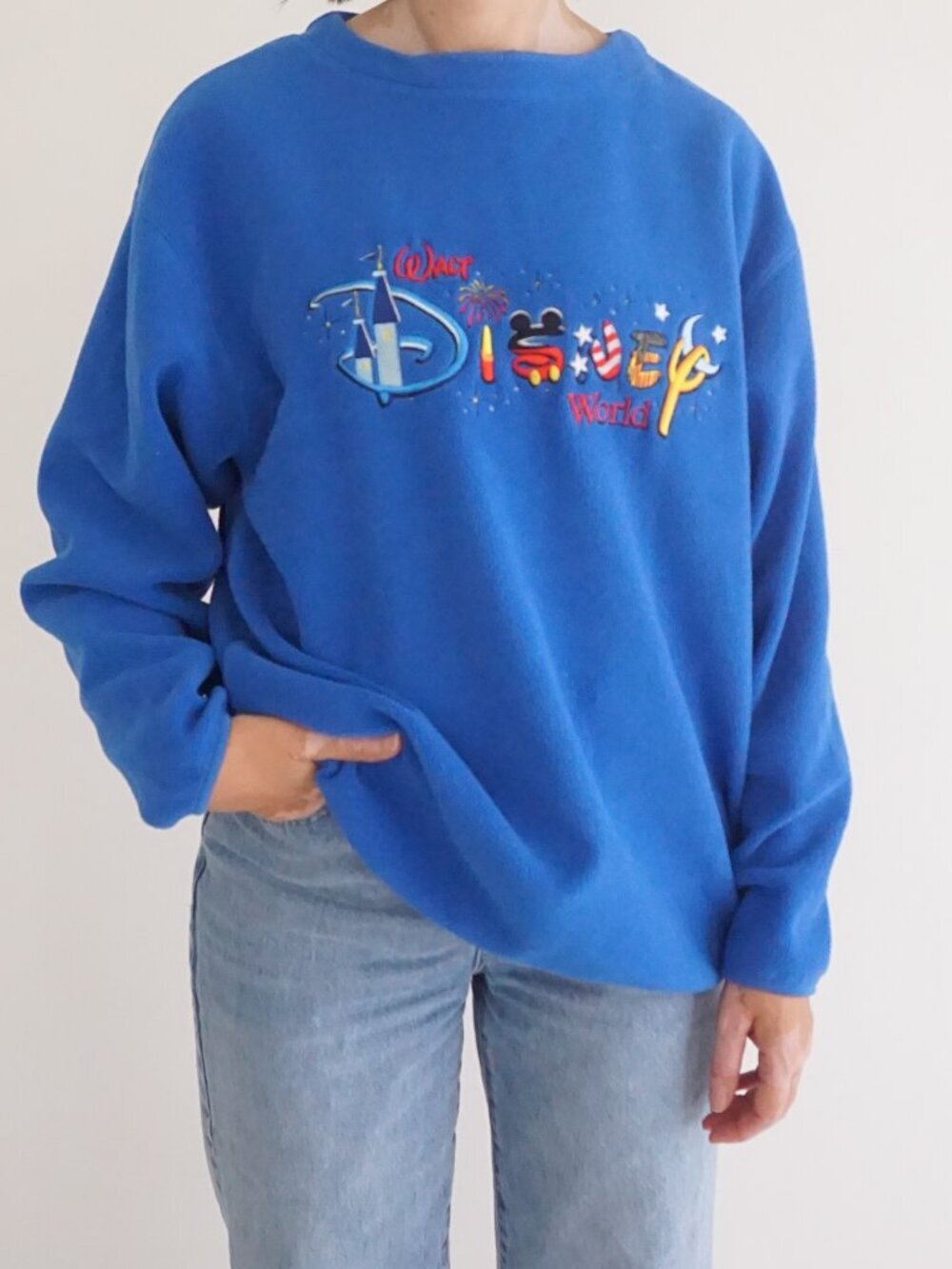 Vintage Walt Disney World Blue Embroidered Mickey Sweatshirt Theme Park M